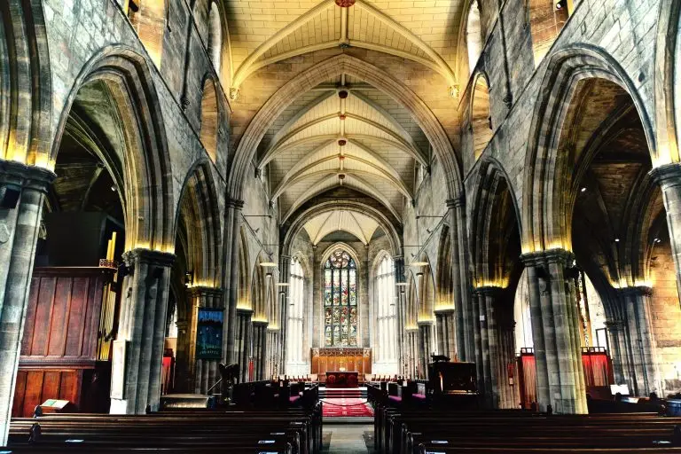 interior church scaled 18 768x512