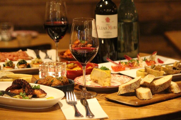 Barcelona Tapas Wine Bar 1 768x512